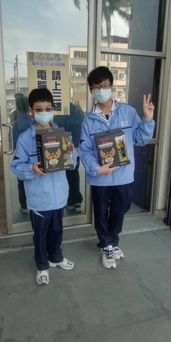 賀！707魏宏澤、715蔡中寧同學參加110年度新竹縣貓咪盃Scratch競賽國中硬體組榮獲優等（第三名）